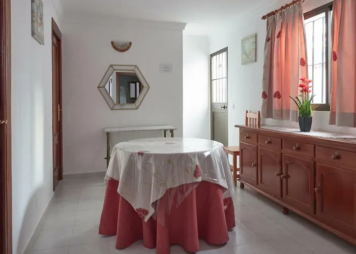 Guerra Ostello Marbella