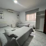 Hostel Guerra Μαρμπέλλα